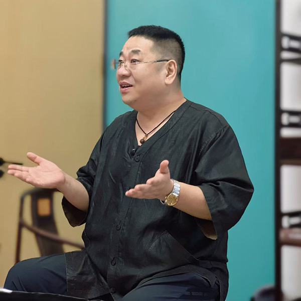 济南心者心理咨询李观胜，专业咨询师正装形象肖像